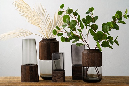В продаже стильная коллекция ваз с деревянной вставкой!